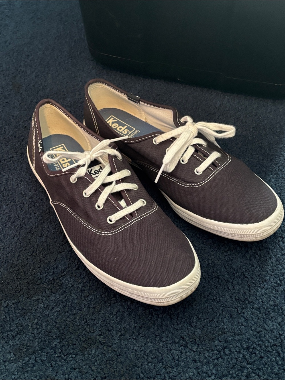 VGUC navy blue Keds * woman’s sz 8.5 * Canvas Lace-Up Sneakers